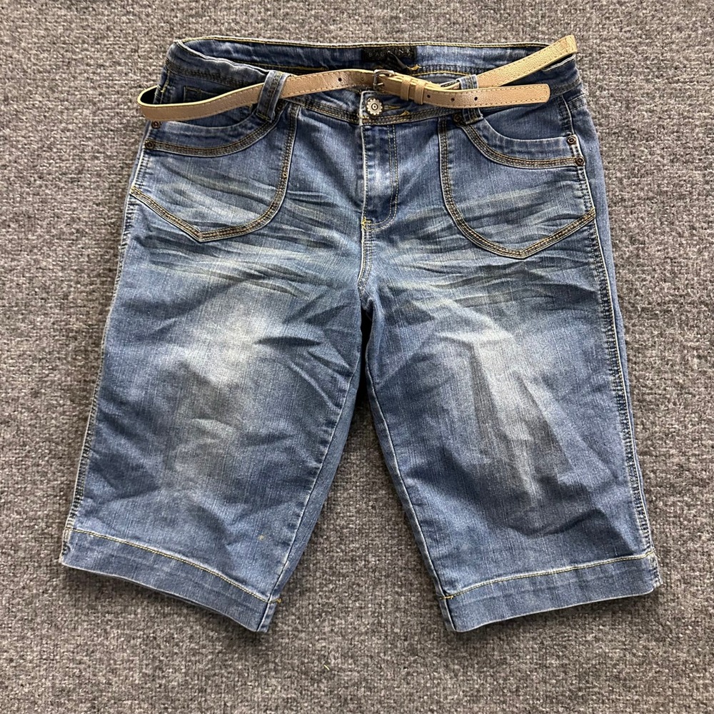 Baccini Denim Shorts Womens Size 10 Blue Bermuda Slim Fit Stretch Belted Casual